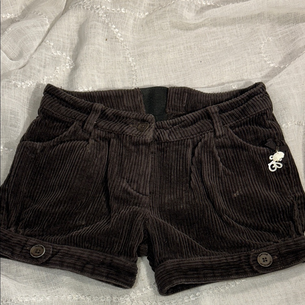 Tartine at Chocolate shorts with mother of perl accent size 4